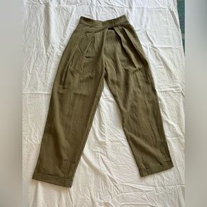 Oak & fort pleated barrel leg green linen pants